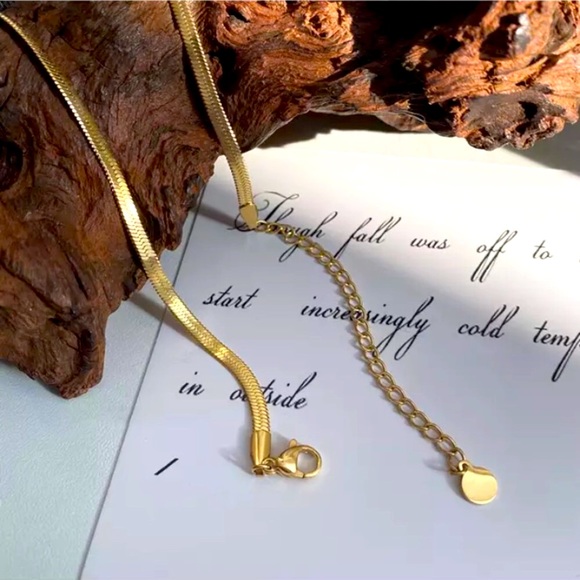 π Golden Buckle Charm Fashion Stylish Chain Necklace - Picture 8 of 9